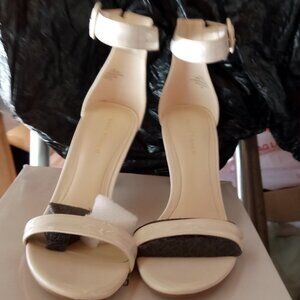 sz9 Marc Fisher  bettye 2 heels